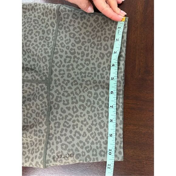 Barre3 High Waist Leggings Grey/Sage Leopard Print - Small - Picture 7 of 10